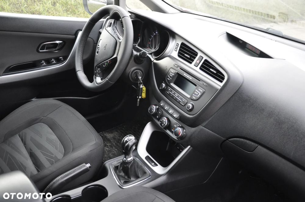 Kia Ceed 1.6 CRDi 128 Fifa World Cup Edition - 16