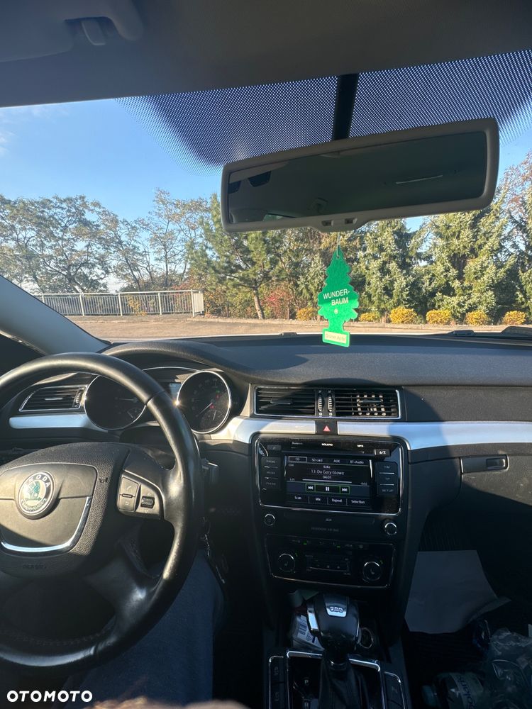 Skoda Superb 2.0 TDI Family DSG - 6