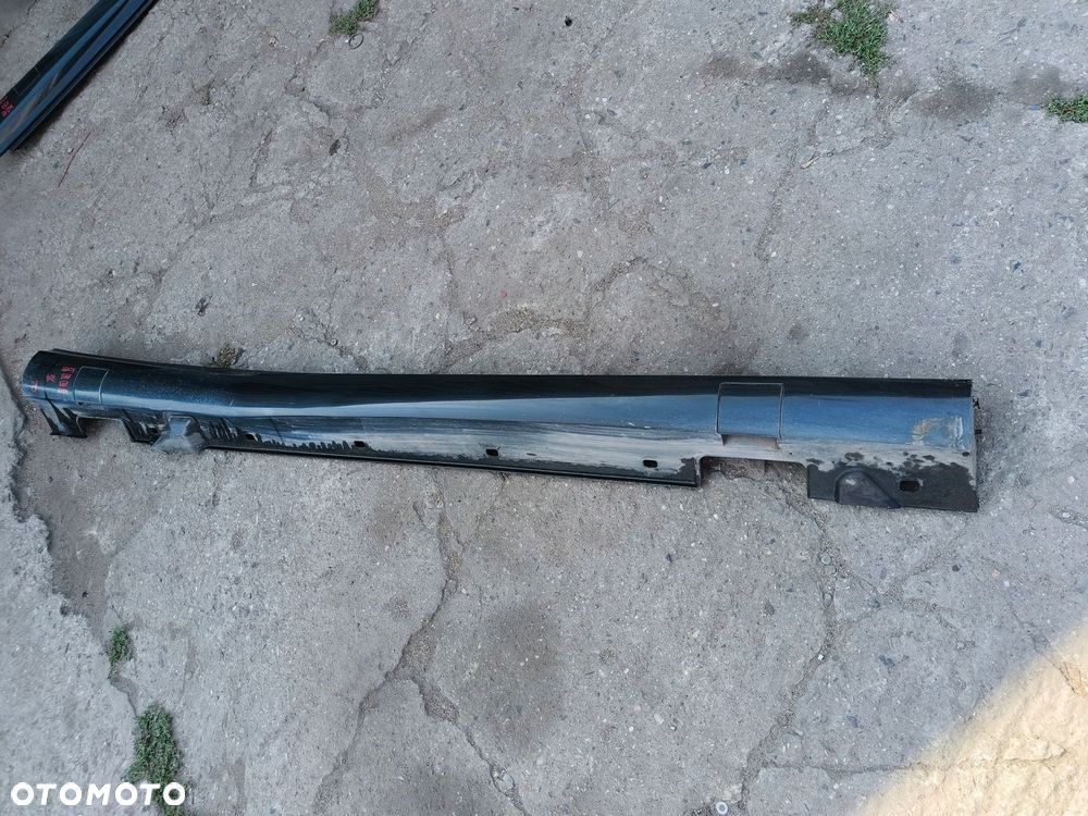 MERCEDES E KLASA W212 AMG KOMBI LISTWA PROGOWA PRAWA 197 - 2