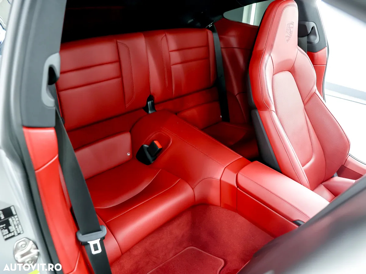 Porsche 911 Carrera 4S - 33