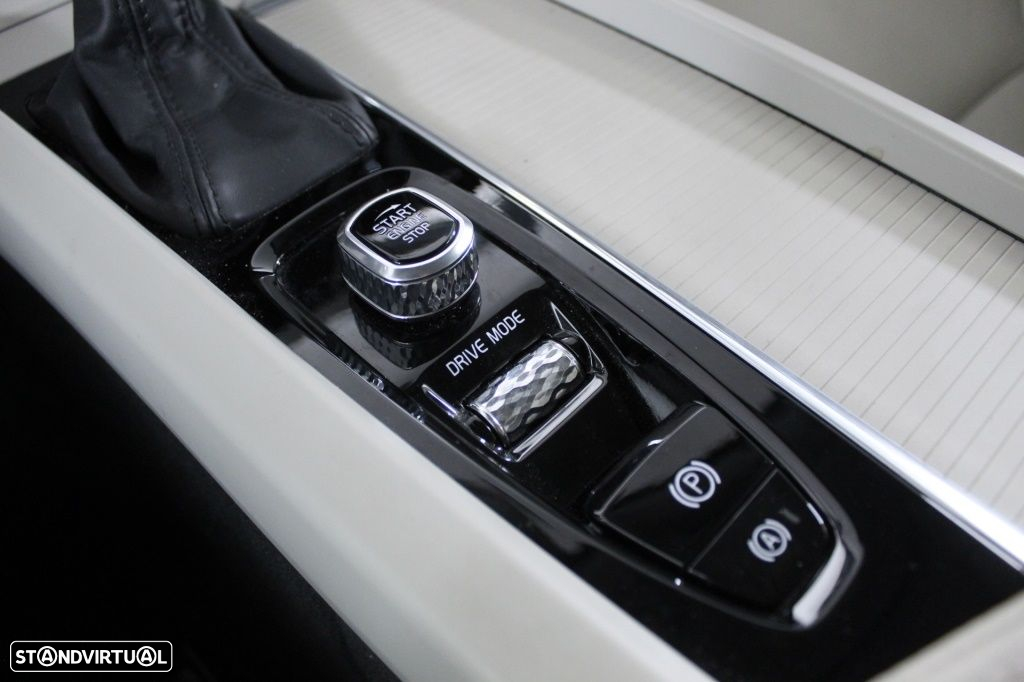 Volvo XC 60 2.0 D4 Momentum Geartronic - 29