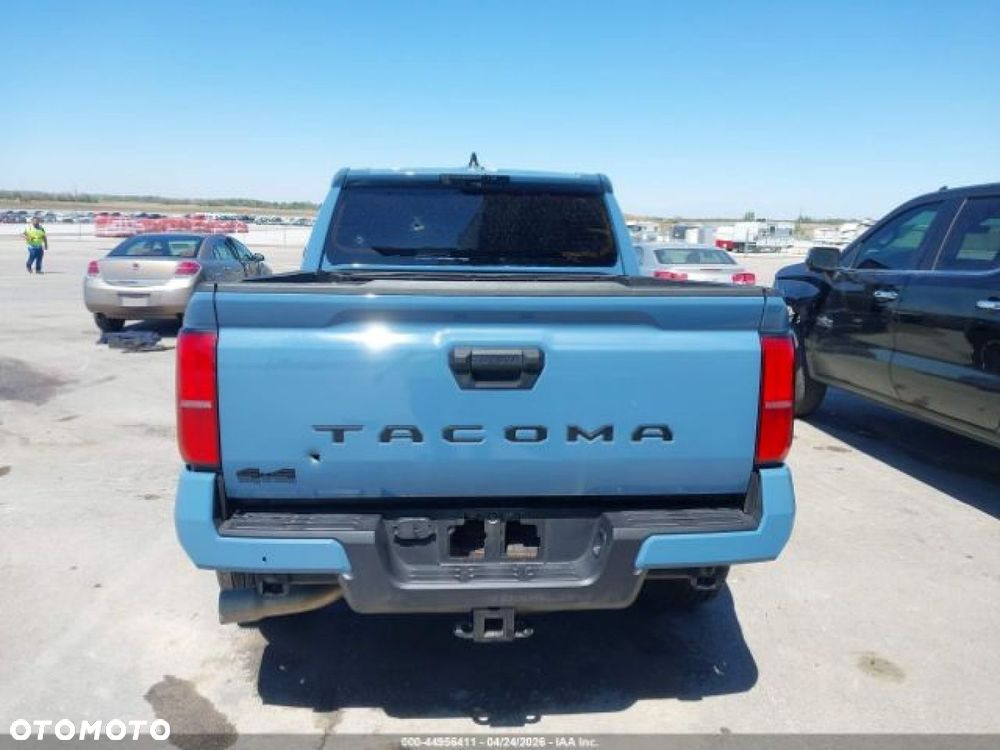 Toyota Tacoma - 8