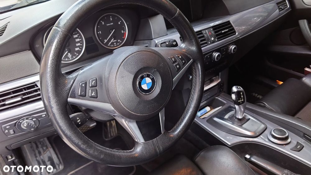 BMW Seria 5 525d xDrive Touring - 16