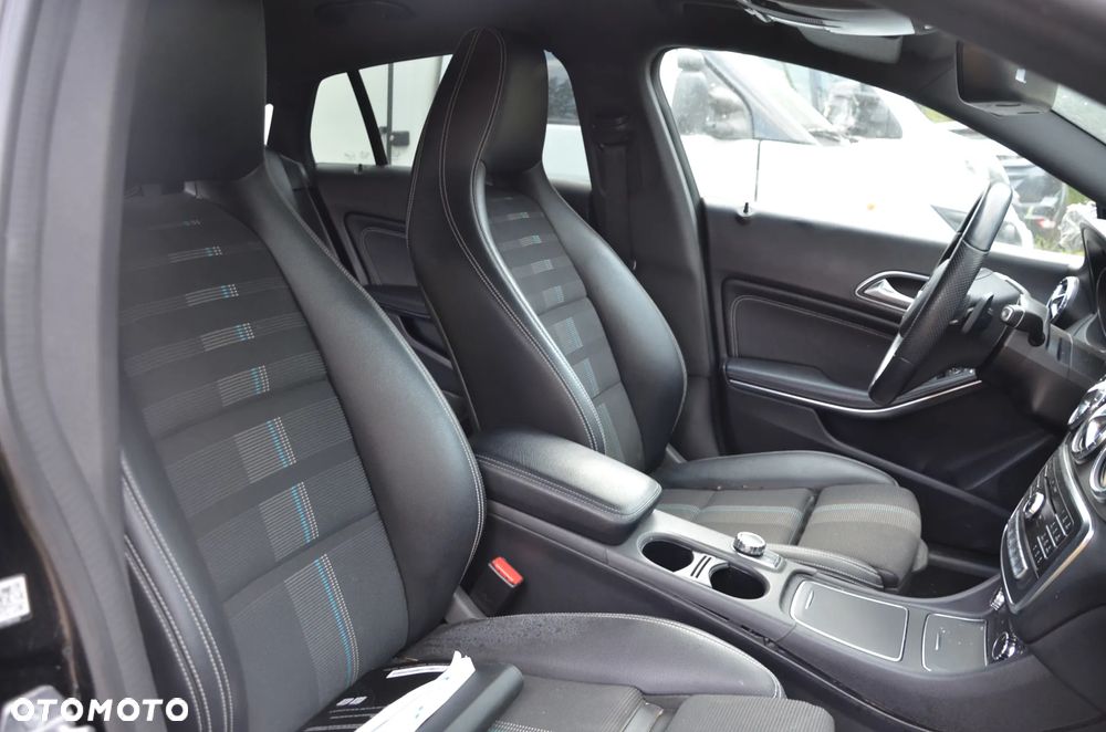 Mercedes-Benz CLA 220 d 7G-DCT AMG Line - 10