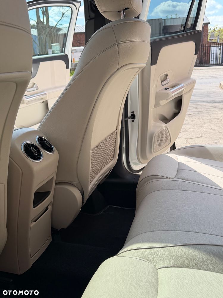 Mercedes-Benz GLA - 9