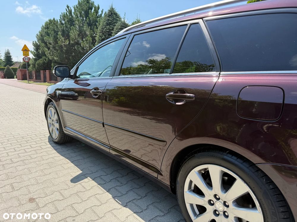 Toyota Avensis 2.0 D-4D - 19