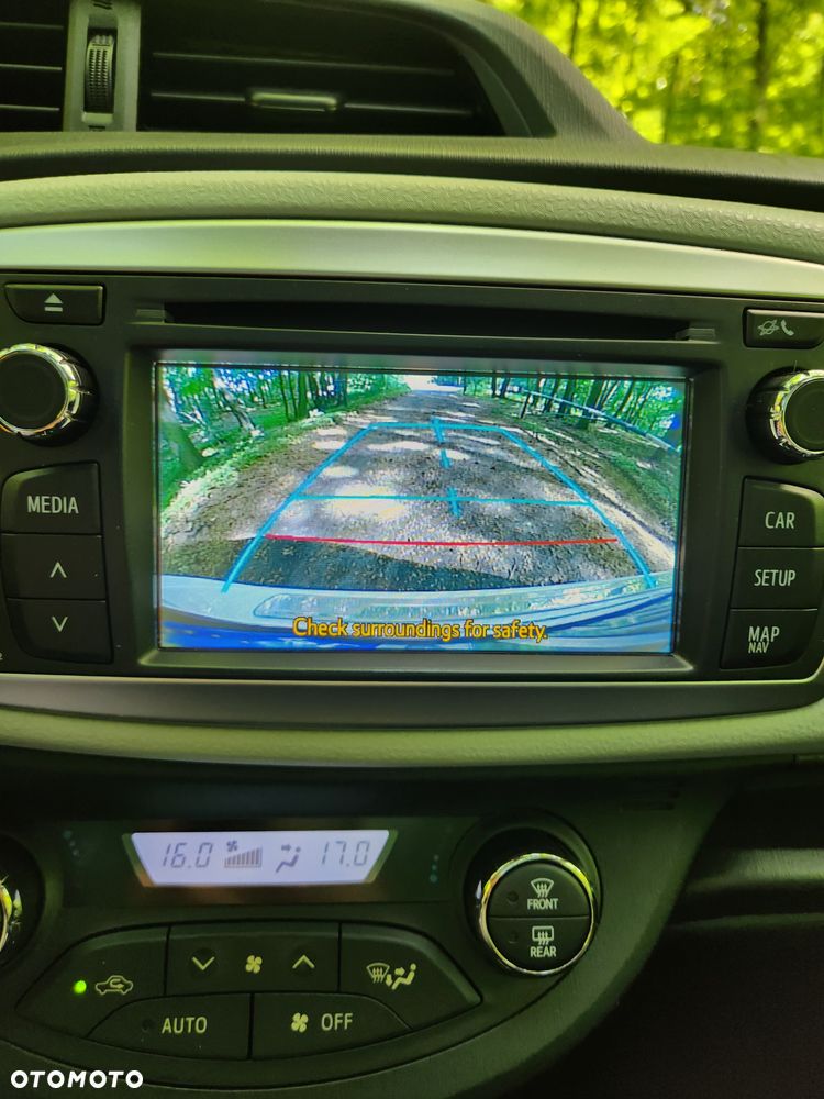 Toyota Yaris Hybrid 100 Premium - 24