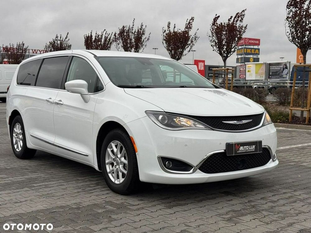 Chrysler Pacifica - 29