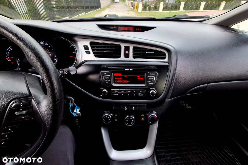 Kia Ceed 1.4 CVVT Dream Team Edition - 29
