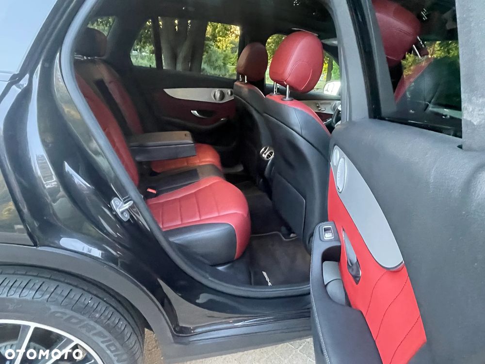 Mercedes-Benz GLC 300 4Matic 9G-TRONIC AMG Line Plus - 18