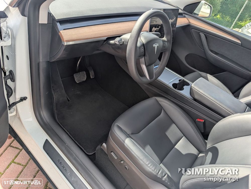 Tesla Model Y - 6