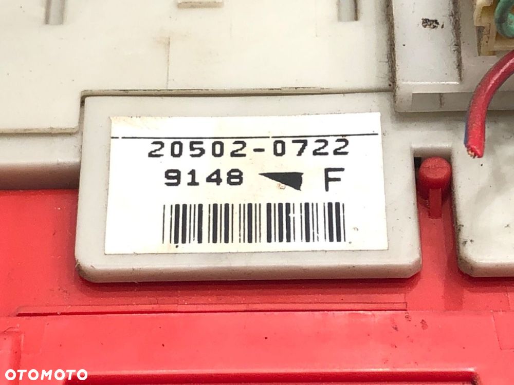 SKRZYNKA BEZPIECZNIKÓW  MITSUBISHI OUTLANDER I (CU_W) 2001 - 2008 2.4 108 kW [147 KM] benzyna 2002 - 4