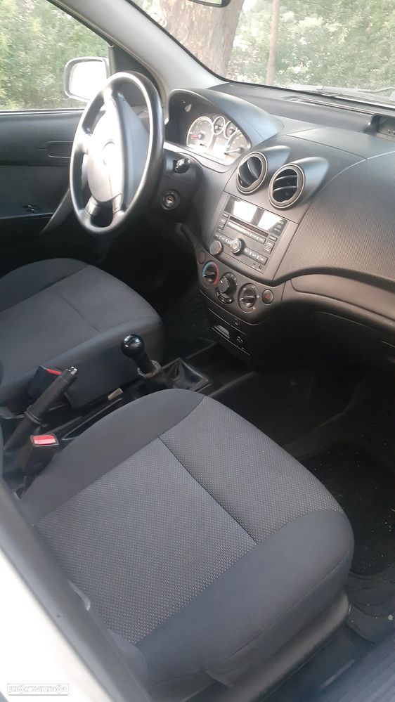 Chevrolet Aveo - 4