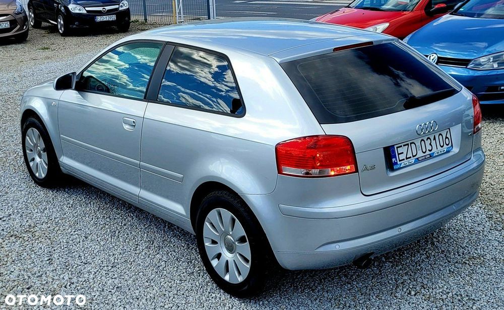 Audi A3 3-drzwiowe 1.6 FSI Attraction - 3