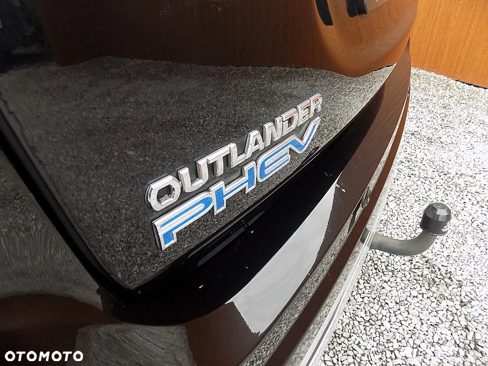 Mitsubishi Outlander 2.4 4WD Plug-In Hybrid Top - 36