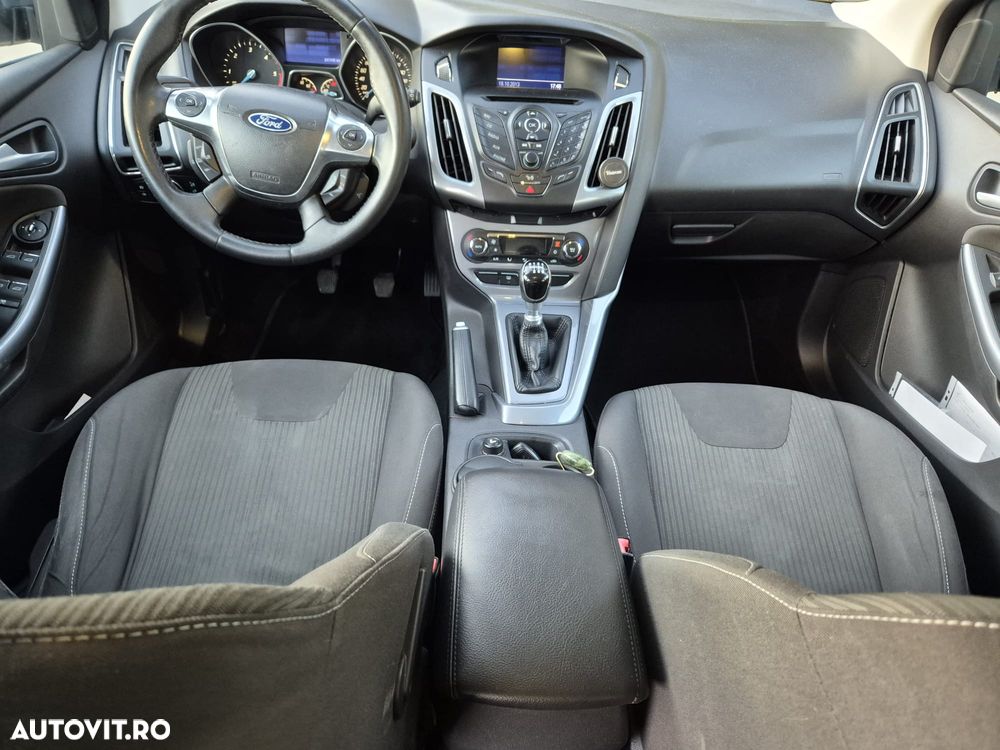 Ford Focus 1.6 TDCI DPF Titanium - 6
