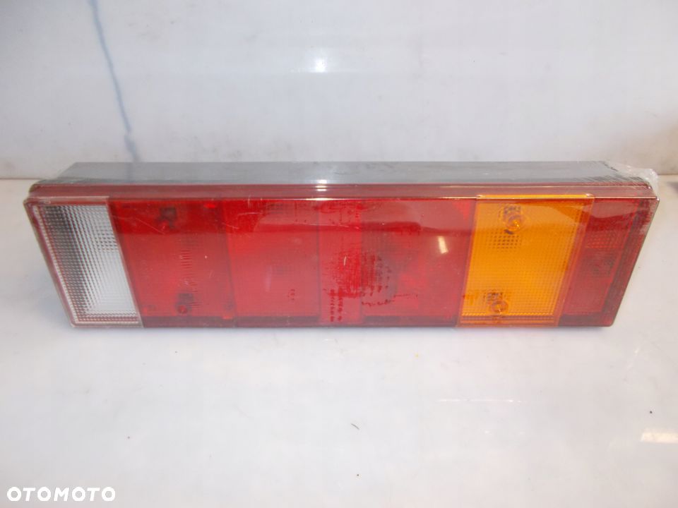 LAMPA TYLNA PRAWA DAF 95 XF - 1