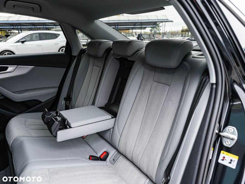 Audi A4 Limousine - 33