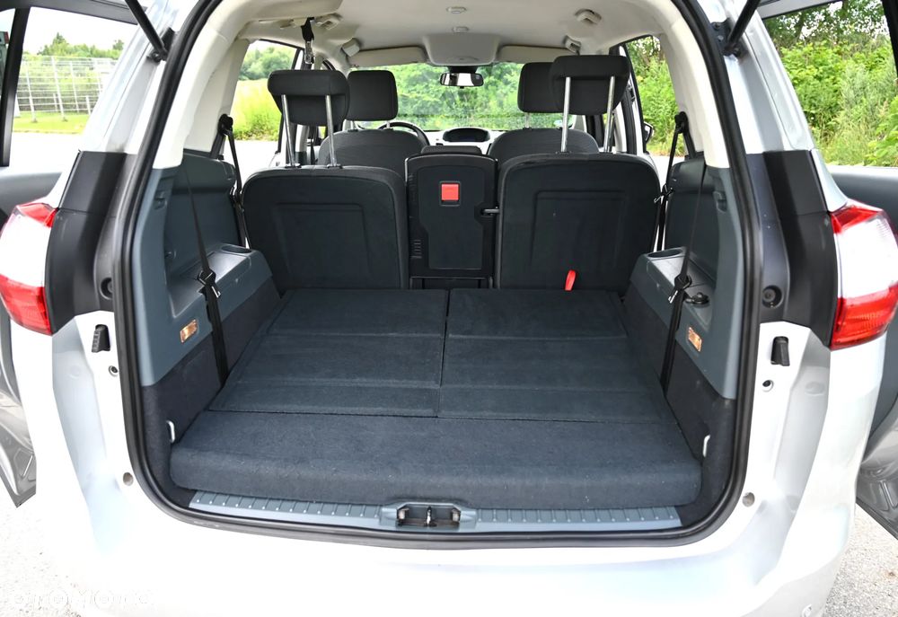 Ford Grand C-MAX - 36