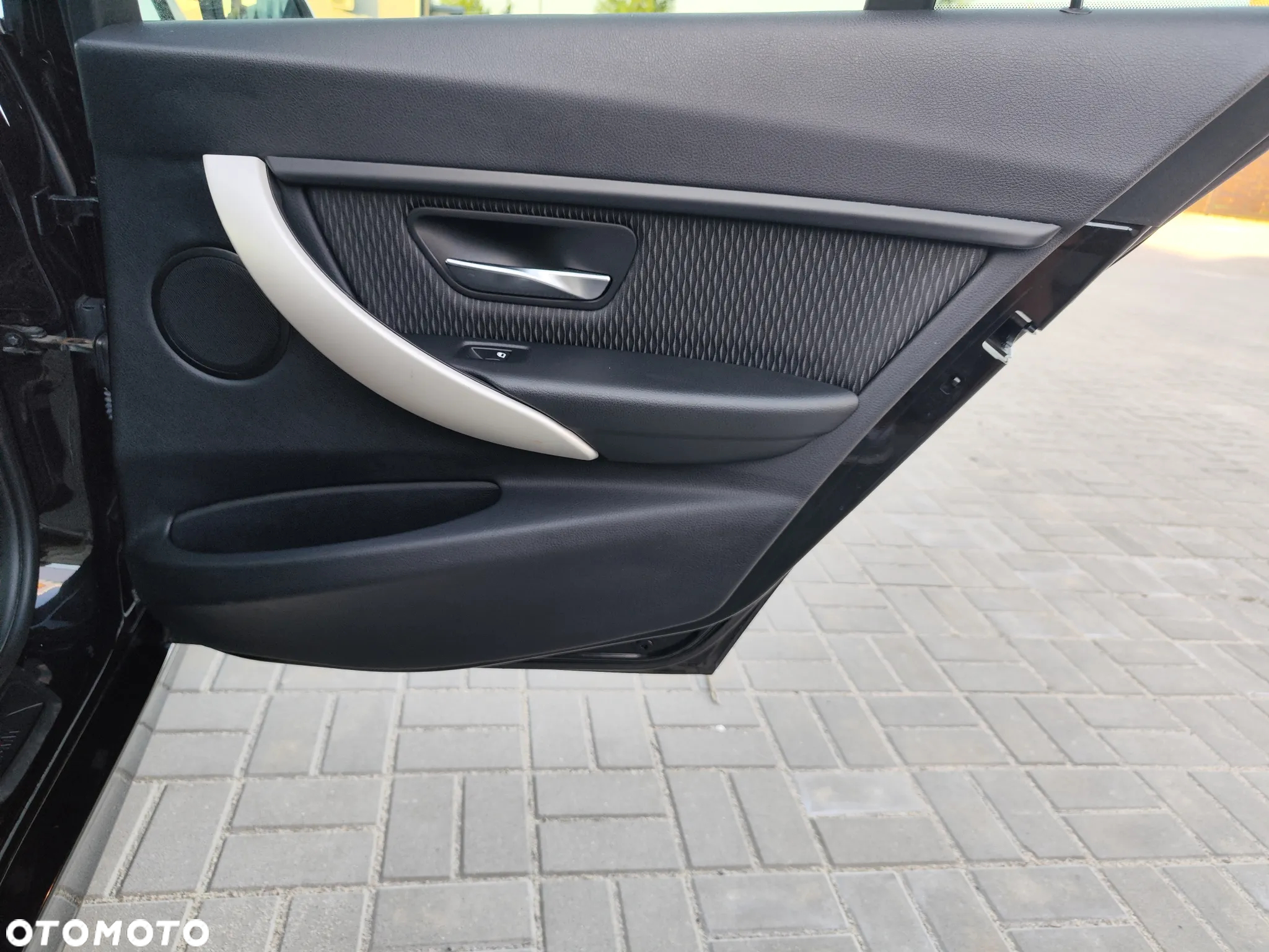 BMW Seria 3 318d Touring - 36