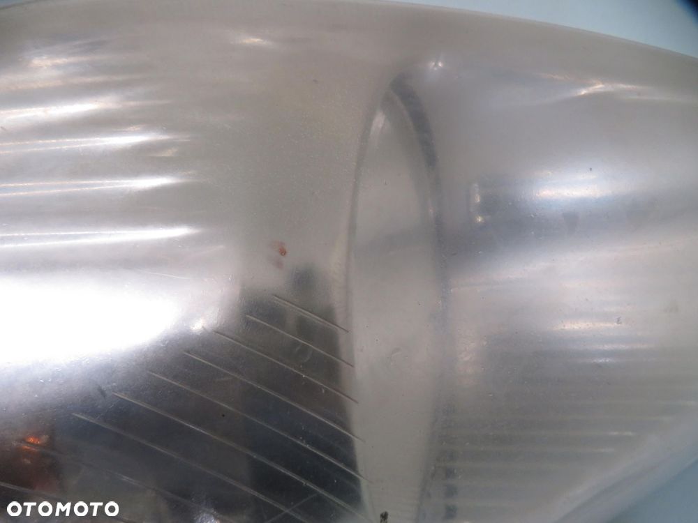 LAMPA PRAWA PRZEDNIA FIAT GRANDE PUNTO 89101388DX - 2