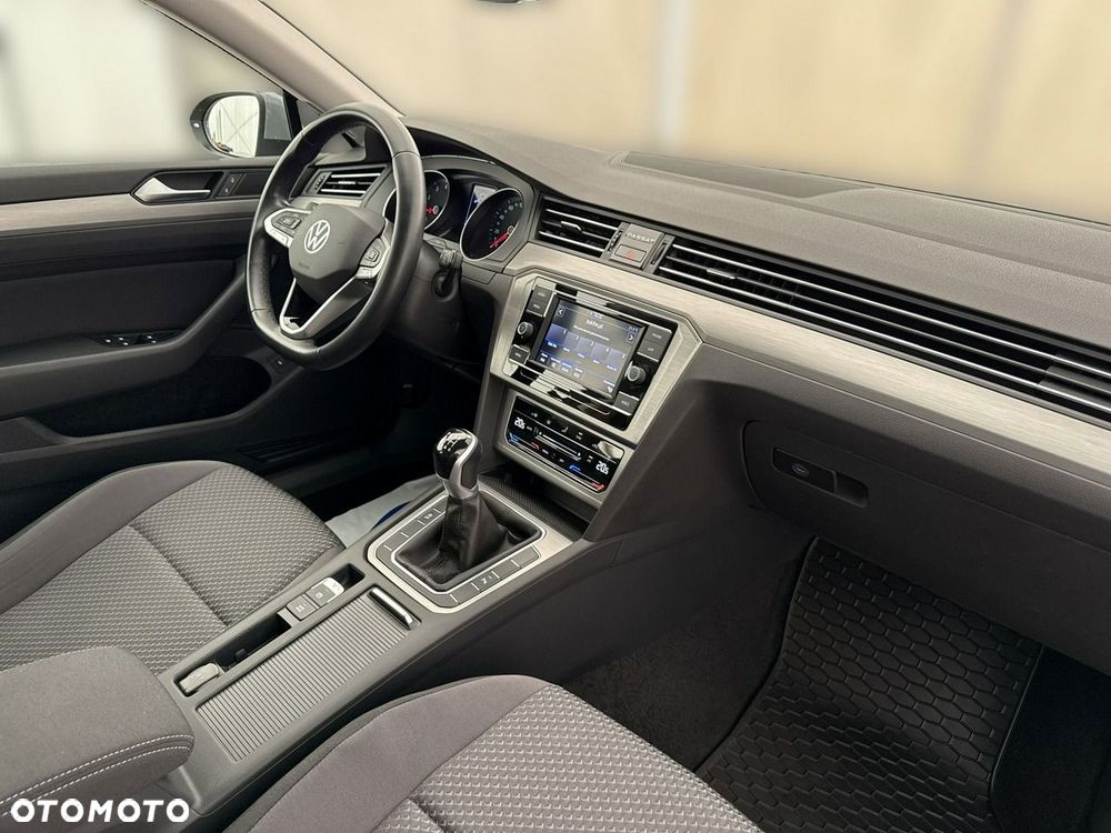 Volkswagen Passat - 22