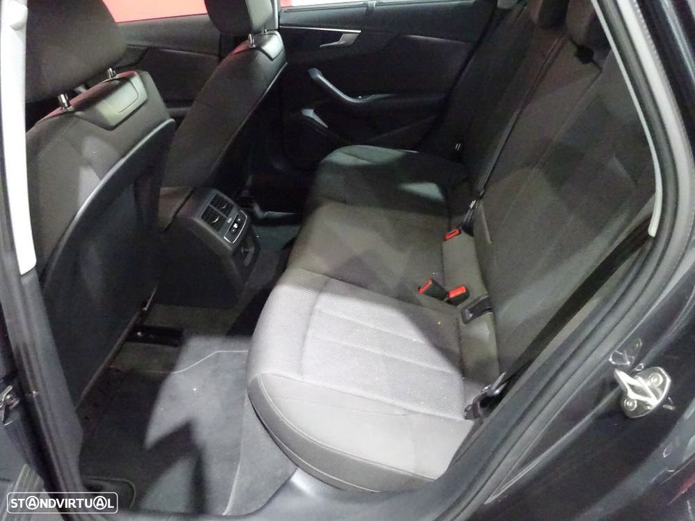 Audi A4 Avant 35 TDI S tronic - 30