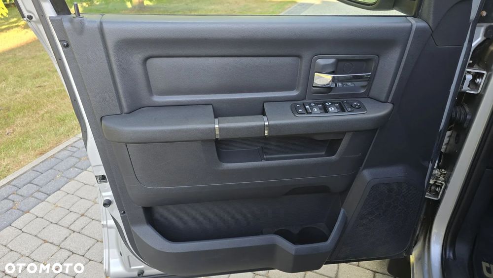Dodge RAM - 12