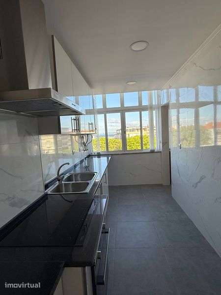 Em pleno centro de Almada arrenda-se T3 completamente renovado - Grande imagem: 4/12
