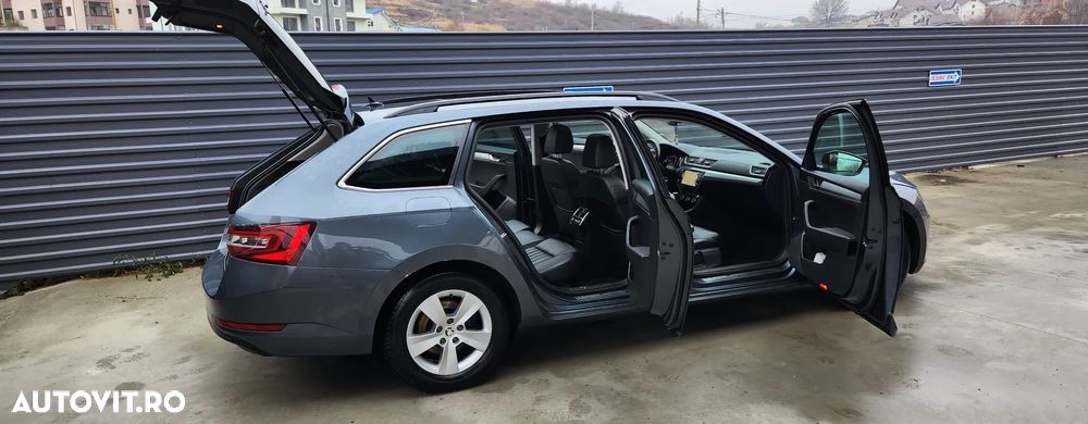 Skoda Superb Combi 1.6 TDI DSG Style - 6