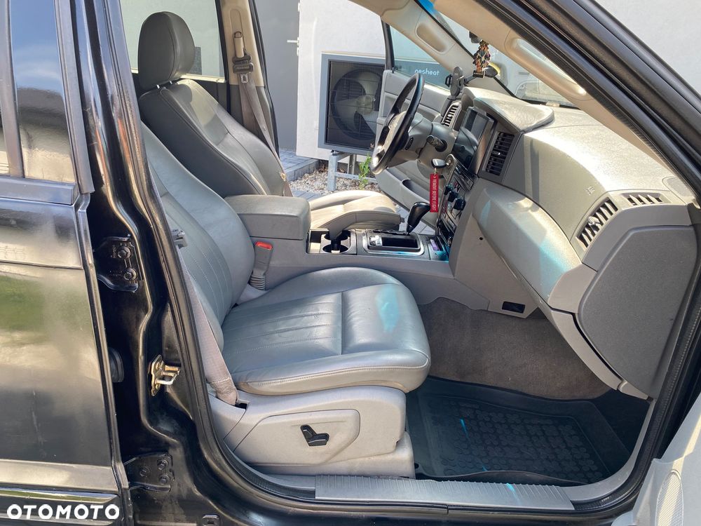 Jeep Grand Cherokee - 12