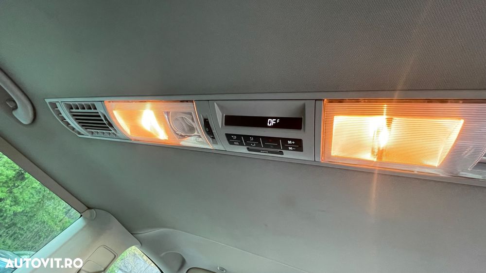 Volkswagen Caravelle LR Comfortline 4M - 8