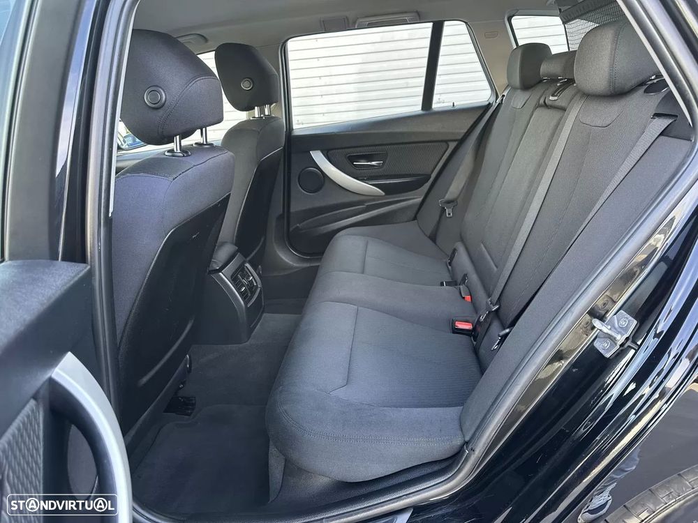 BMW 320 d EfficientDynamics Line Sport Auto - 55