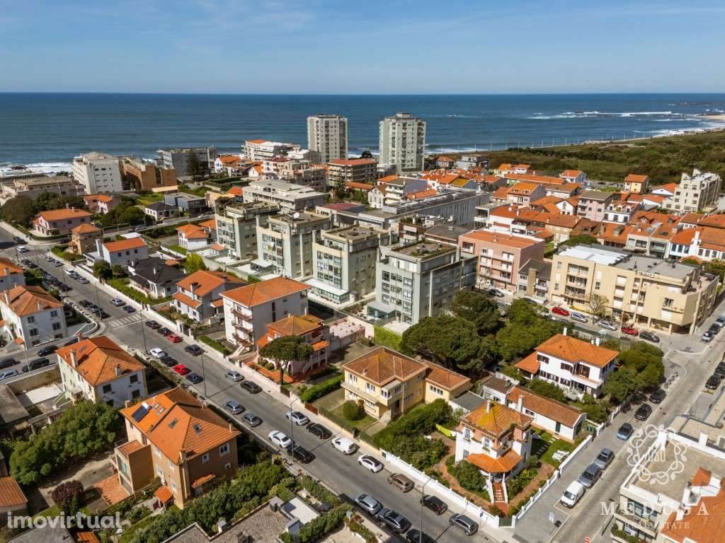 Moradia T4 com Spa Privado e Jardim em Localização Premium - Grande imagem: 2/42