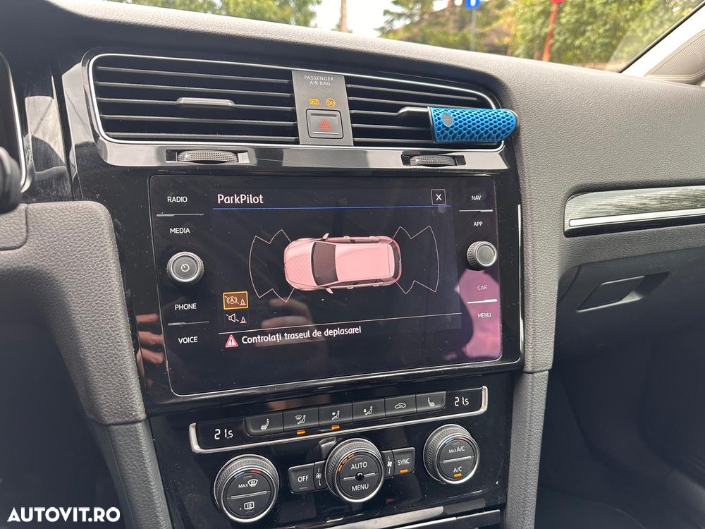 Volkswagen Golf - 6