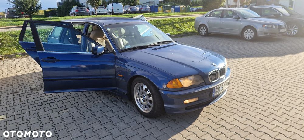 BMW Seria 3 320i - 10