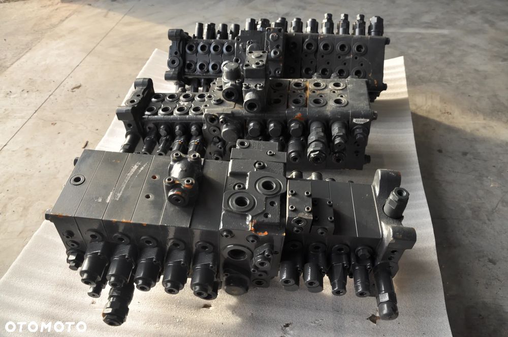 Rozdzielacz Hydrauliczny Komatsu PC 138 - 9
