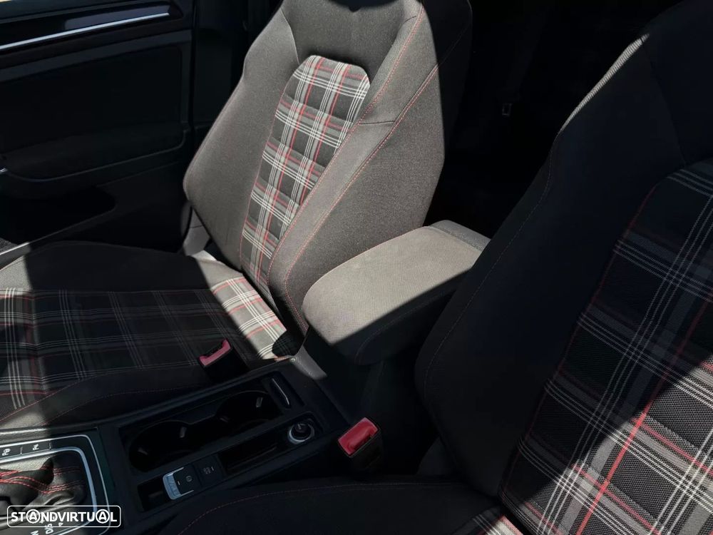 VW Golf 2.0 TSi GTi DSG Performance - 14