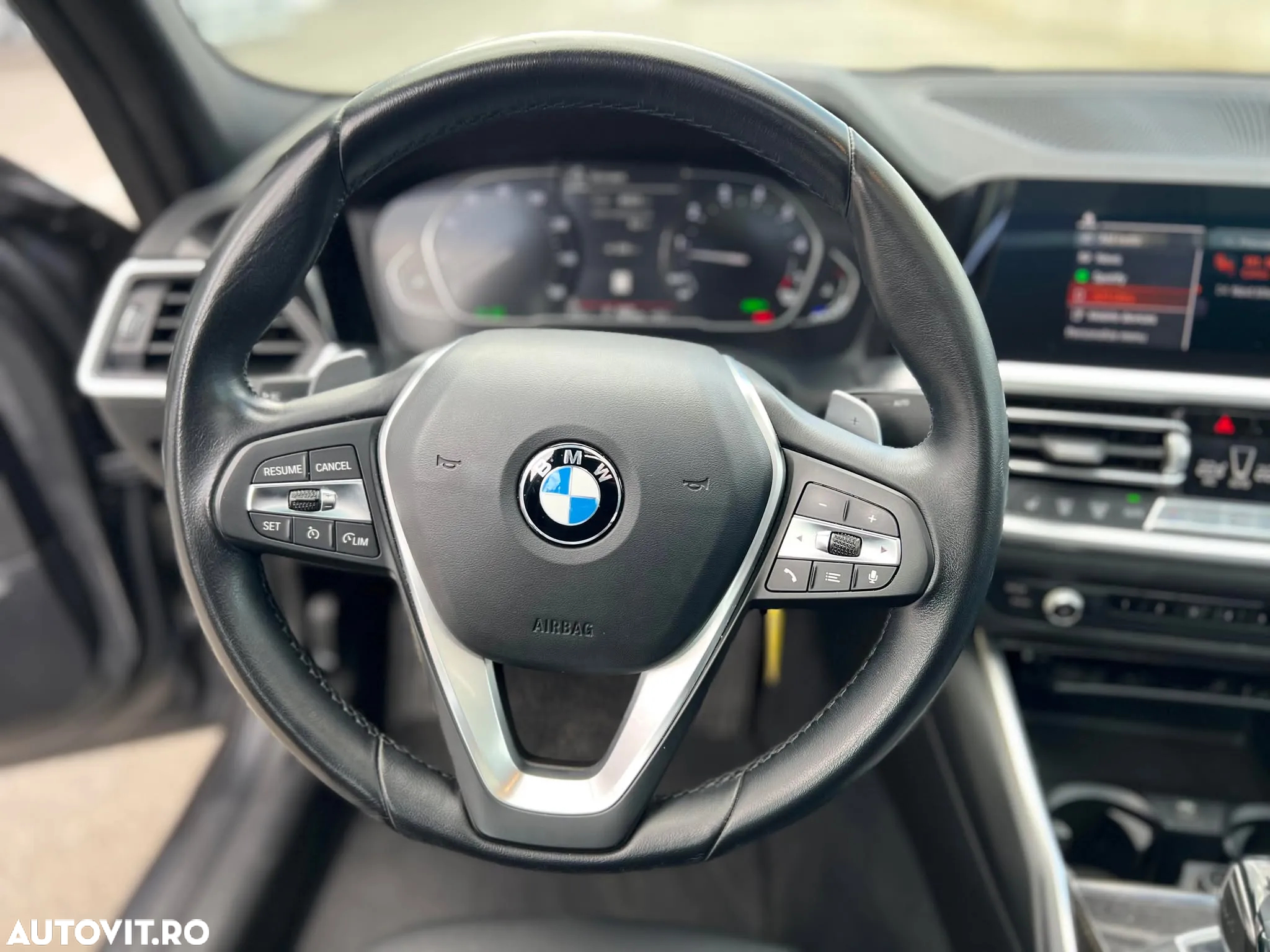 BMW Seria 3 330i Aut. Sport Line - 25