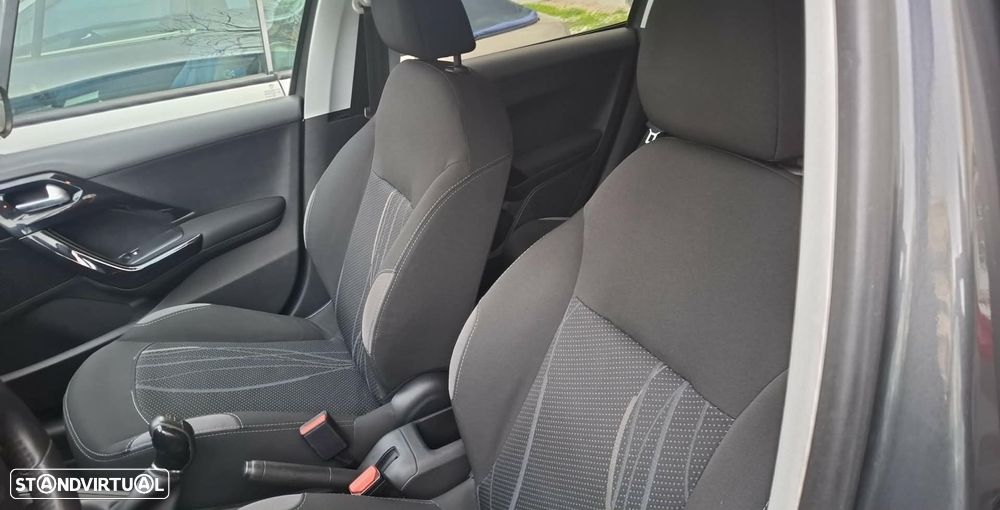 Peugeot 208 1.2 PureTech Active - 10