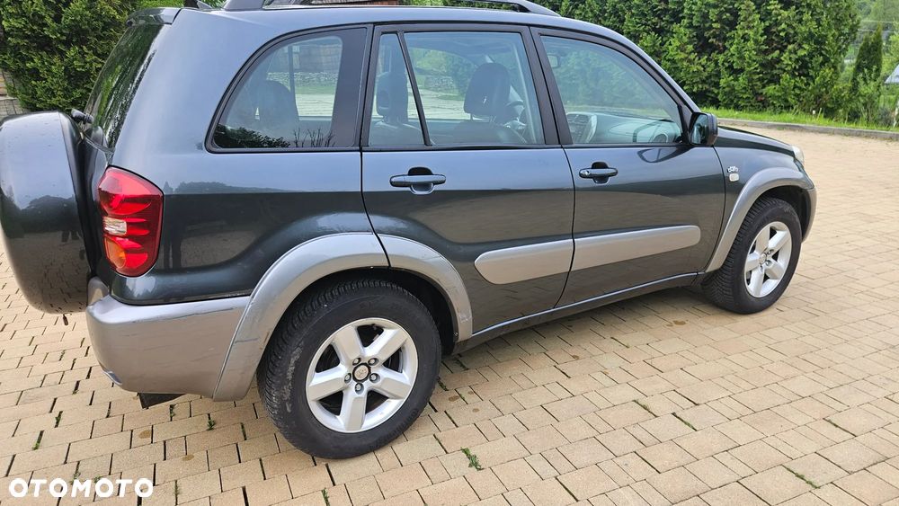 Toyota RAV4 D-4D 4x4 - 6