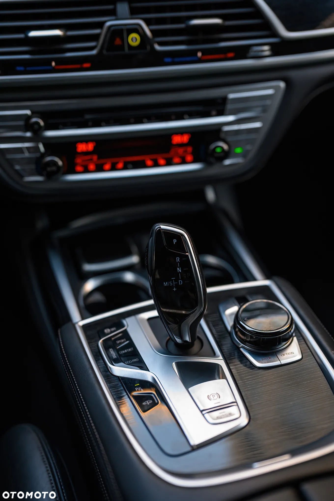 BMW Seria 7 750Li xDrive - 28