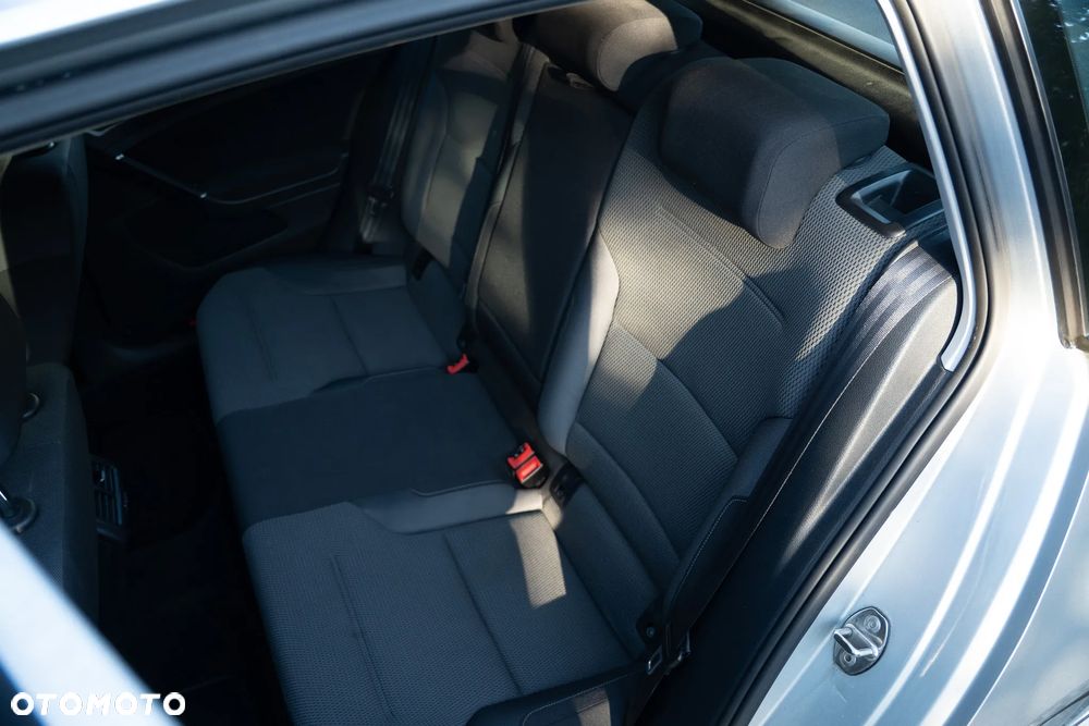 Volkswagen Golf 1.6 BlueTDI DSG Comfortline - 24