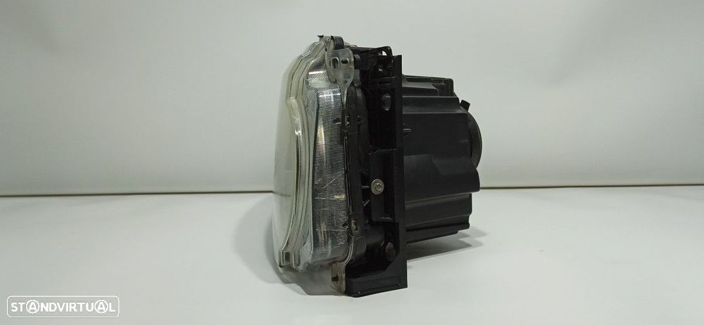 FAROL DIREITO LAND ROVER DISCOVERY 4 TDV6 S - 7