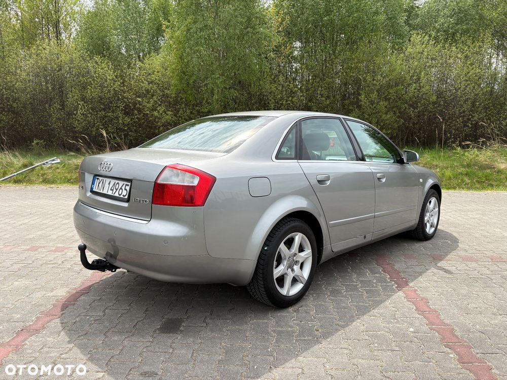 Audi A4 Limousine - 10