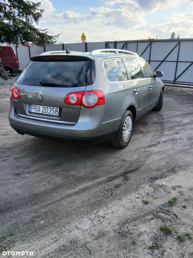 Volkswagen Passat 2.0 TDI DPF BlueMotion Technology Comfortline - 3