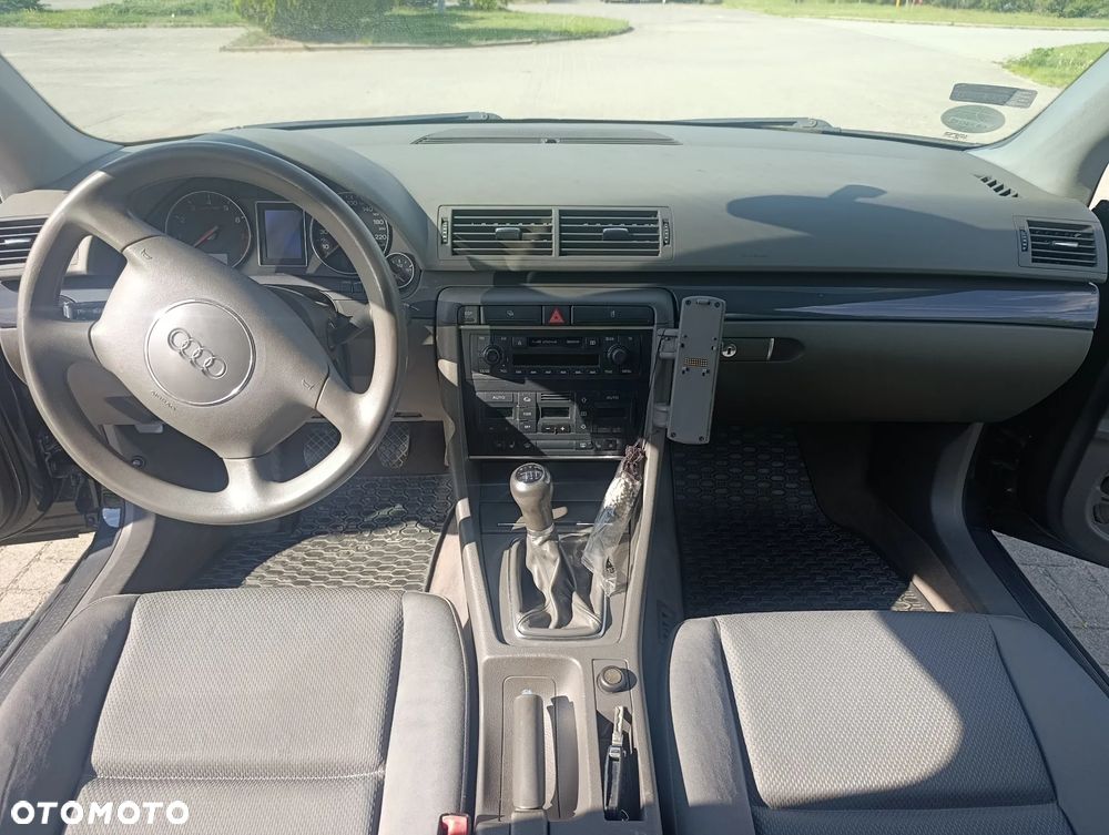 Audi A4 Avant 2.4 - 12