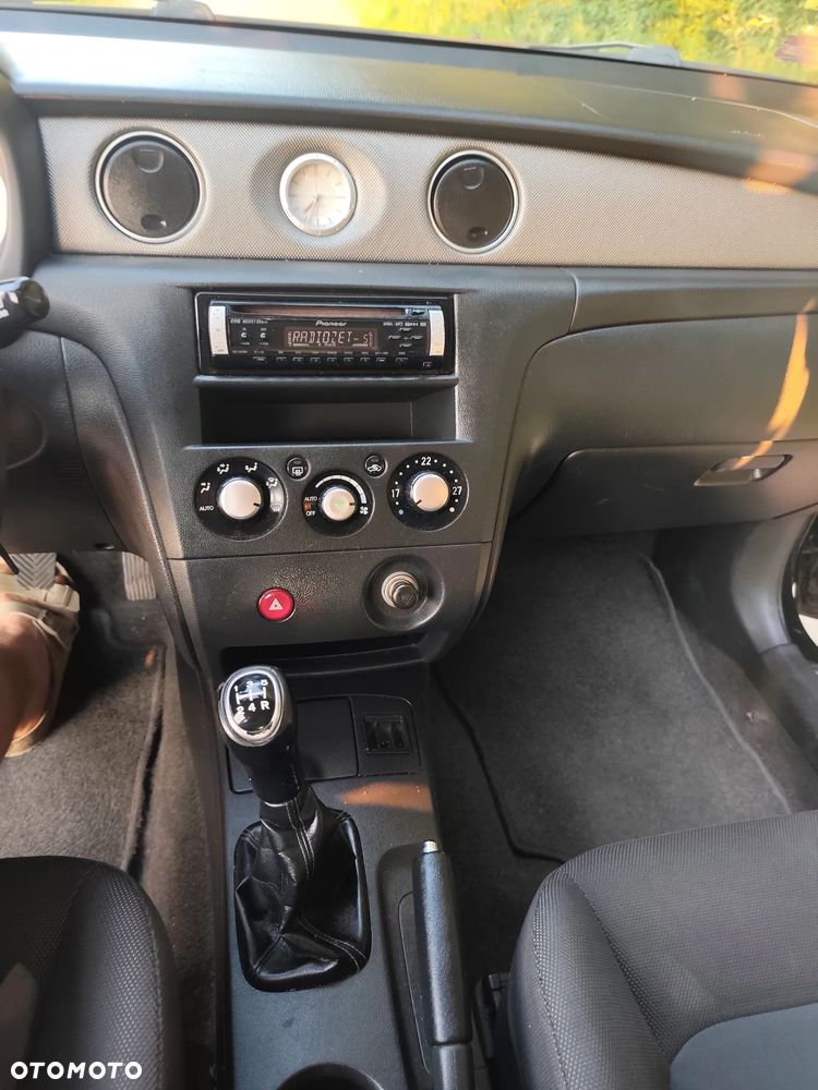 Mitsubishi Outlander 2.0 2WD Invite - 30