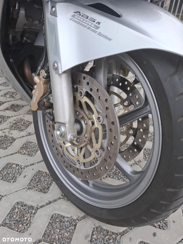 Honda VFR - 16