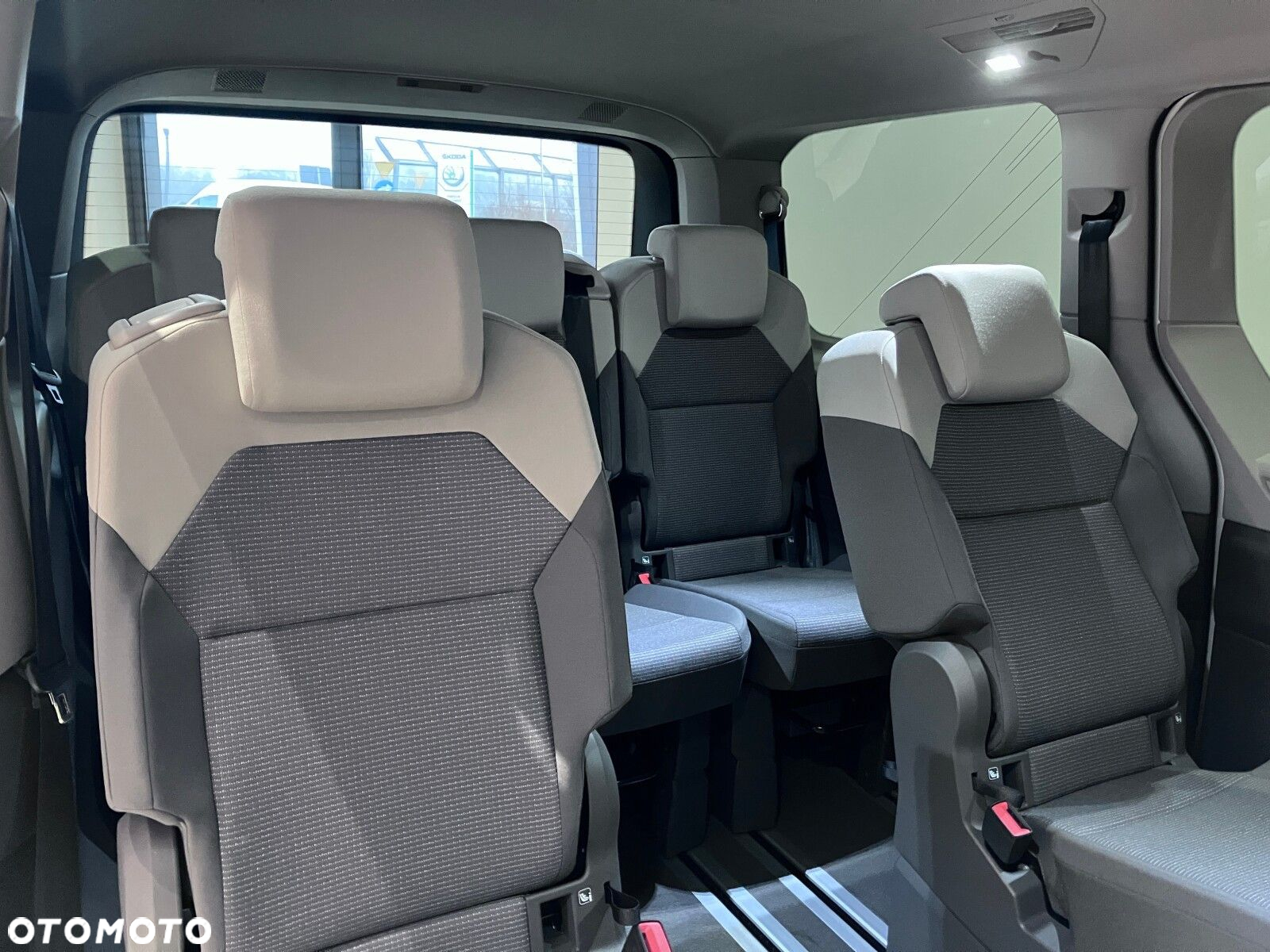 Volkswagen multivan Family 2.0 TDI 150 KM 7-DSG FWD L2 - 13